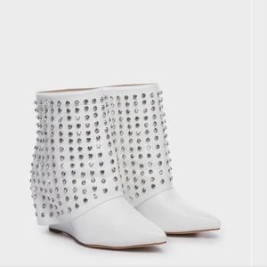 Women bling boots white. 6.5 size.